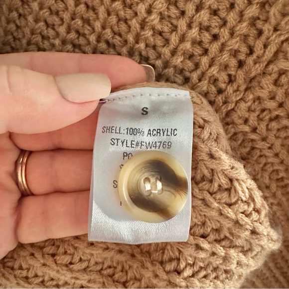 | vici • camel chunky knit button down cardigan • small | - Picture 9 of 12